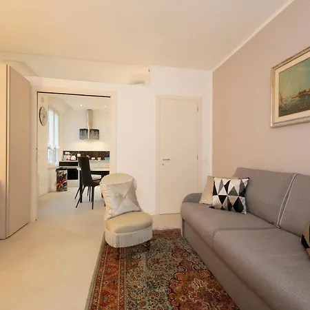 Uptown - Sabrina's Charming Siena