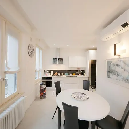 Uptown - Sabrina's Charming Appartamento *