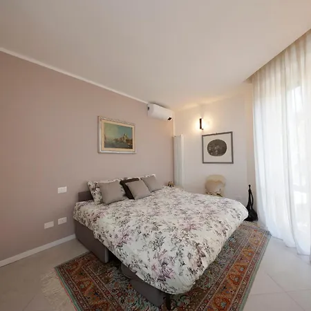 Uptown - Sabrina's Charming Lejlighed