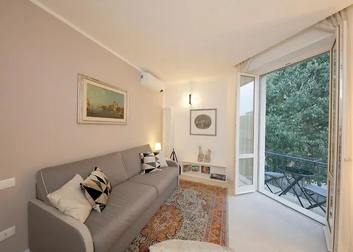 Uptown - Sabrina's Charming سيينا