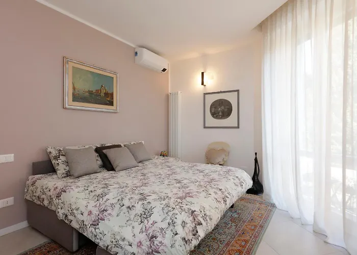 Uptown - Sabrina's Charming * سيينا