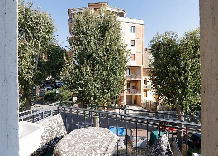 Uptown - Sabrina's Charming Apartment Siena