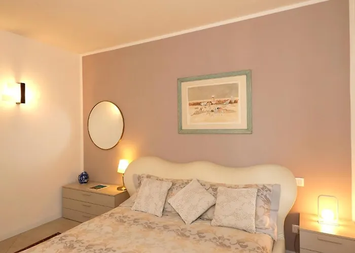 Apartment Uptown - Sabrina's Charming