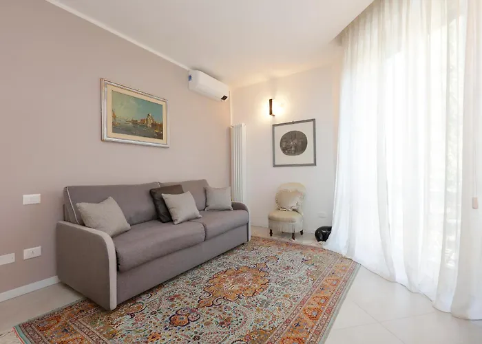 Apartment Uptown - Sabrina's Charming *