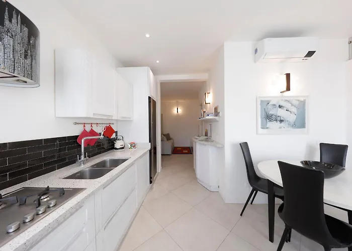 Apartment Uptown - Sabrina's Charming *