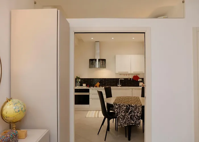 Apartment Uptown - Sabrina's Charming *