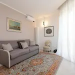 Apartment Uptown - Sabrina's Charming