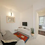 Uptown - Sabrina's Charming Apartment *