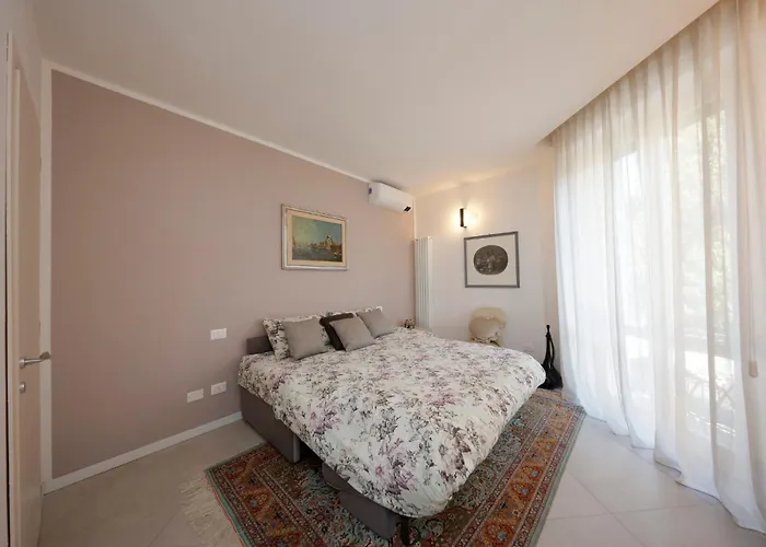 Uptown - Sabrina's Charming Lägenhet