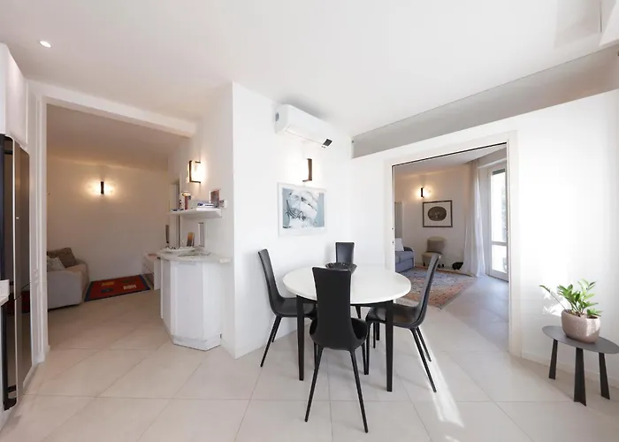 Uptown - Sabrina's Charming Siena