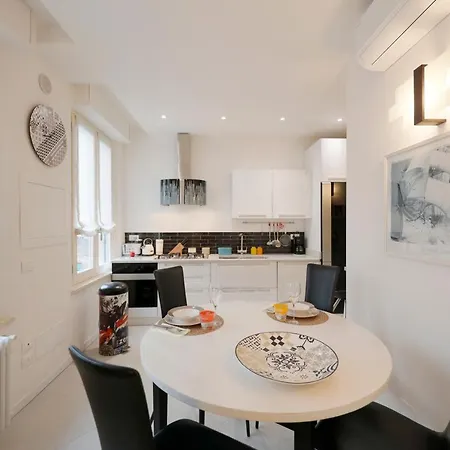 Uptown - Sabrina's Charming Apartamento