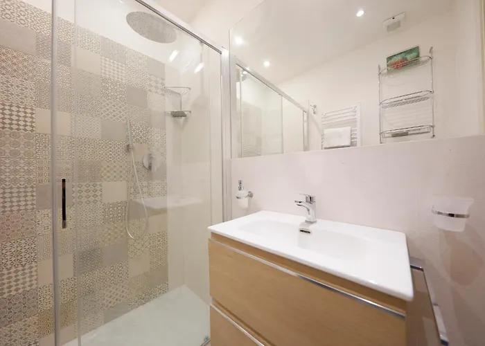 Apartment Uptown - Sabrina's Charming