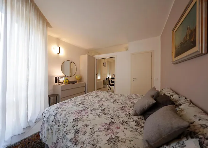 Apartment Uptown - Sabrina's Charming