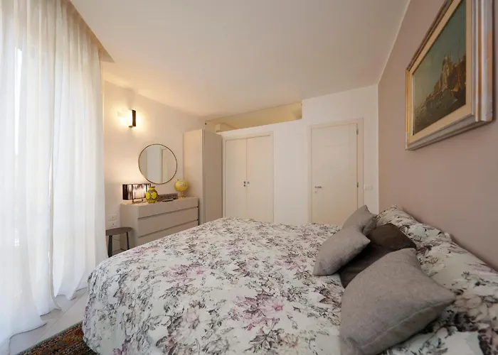 Apartment Uptown - Sabrina's Charming Siena