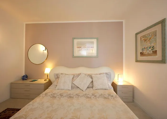 Uptown - Sabrina's Charming Apartment Siena