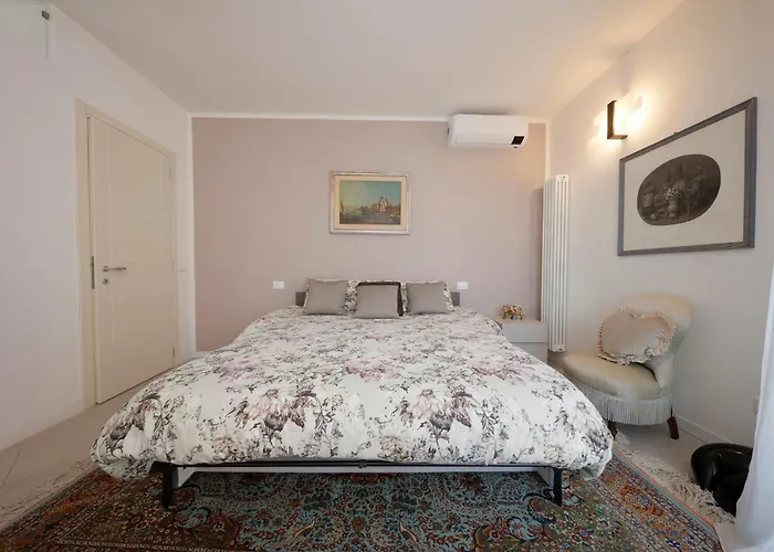 Apartment Uptown - Sabrina's Charming Siena